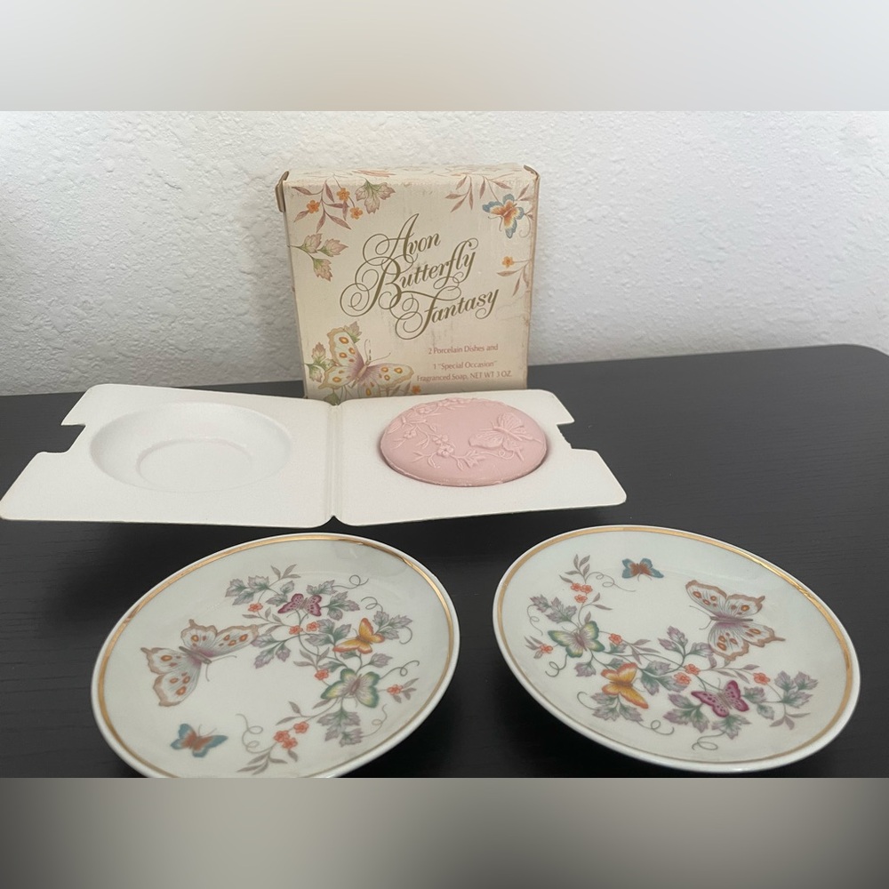 Vintage 1979 Avon Butterfly Fantasy Set 2 pc Porcelain Dishes & Soap